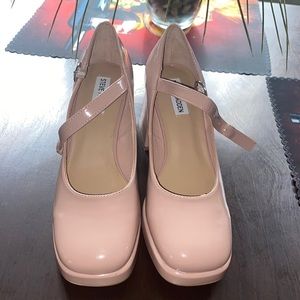 BEAUTIFUL STEVE MADDEN, SIZE 9, PINK PATENT IN COLOR!